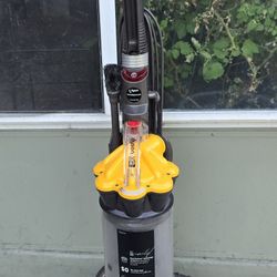 DYSON DC33 Yellow Bagless Upright Vacuum Cleaner