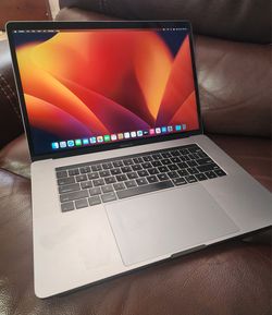 MacBook Pro  15" Touch Bar Space Gray 2017 3.1 GHz i7 16GB  Office 2022 includes charger