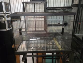 Reptile Tanks/Enclosures And Screen Covers And Stands