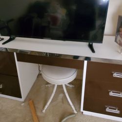 Vintage Brown/White Mica Desk / Corner Desk