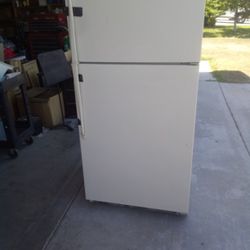 This Is A Whirlpool Refrigerator Works Good Needs A New Home I'm Asking $100
