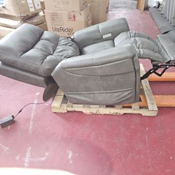 Pre Owned Like New Lift Chair With Heat & Massage 
