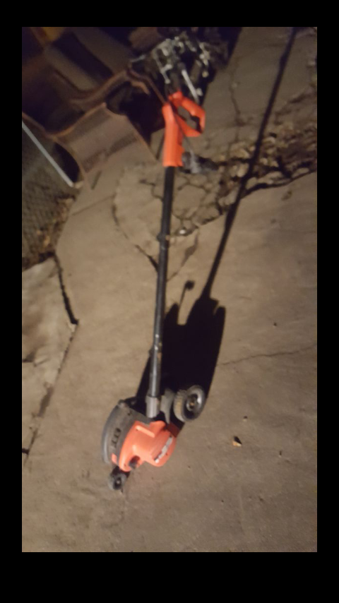 BLACK+DECKER Electric 2-in-1 Landscape Edger/Trencher. 15$