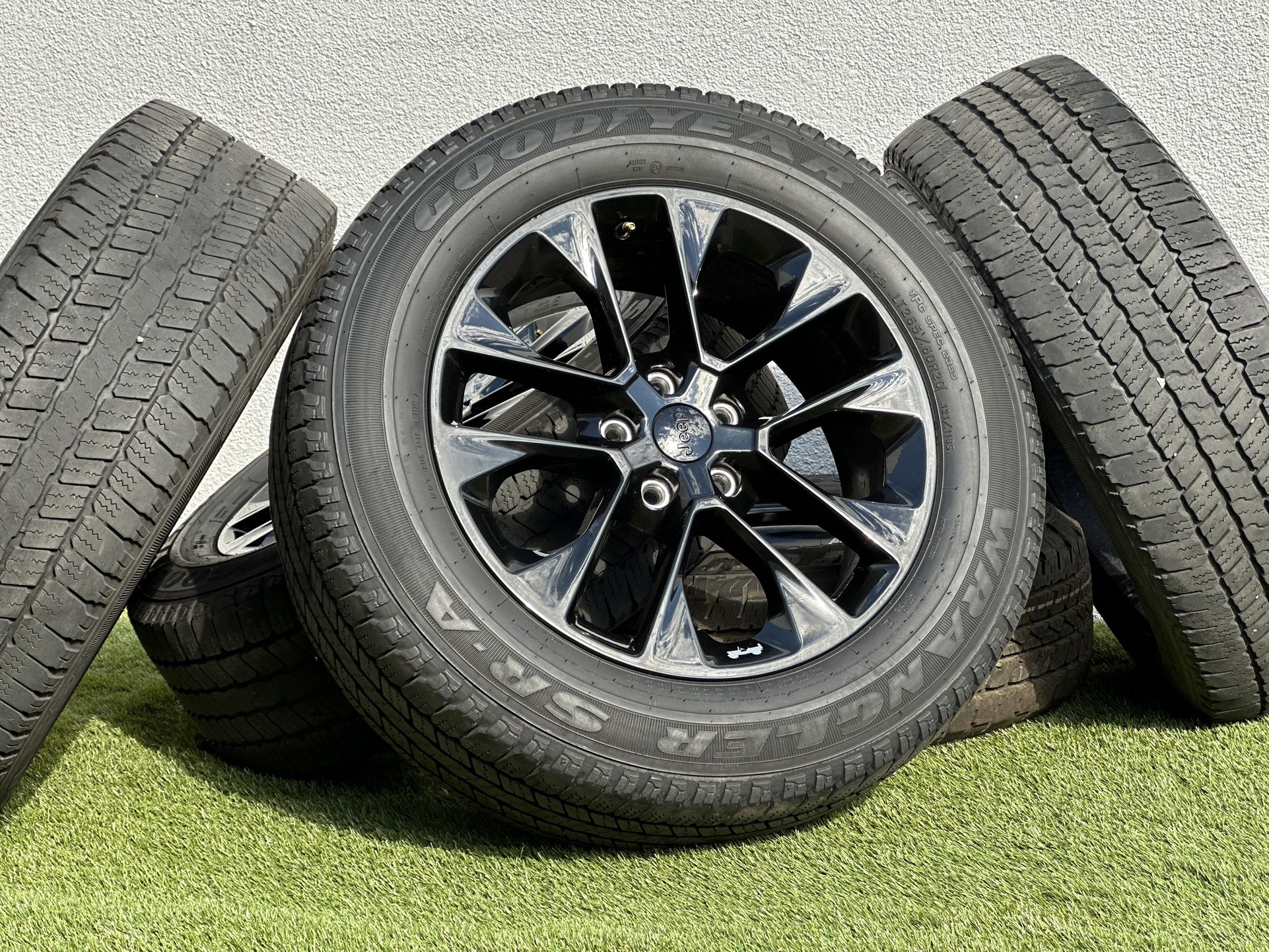 Set of 4+1 OEM 20” Jeep Wheels Rubicon rims Gladiator Tires 275/55R20 JK JL Wrangler 4xe JKU JLU 5x127