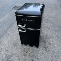 Galanz Retro 2 Door Mini Fridge Refrigerator With Freezer Free Local Delivery/30 Day Warranty