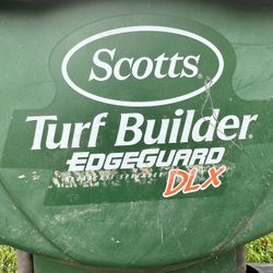 Scotts Turf Builder - Edgeguard DLX Spreader