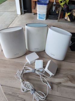 Orbi RBK50 Router and 2 Satellites