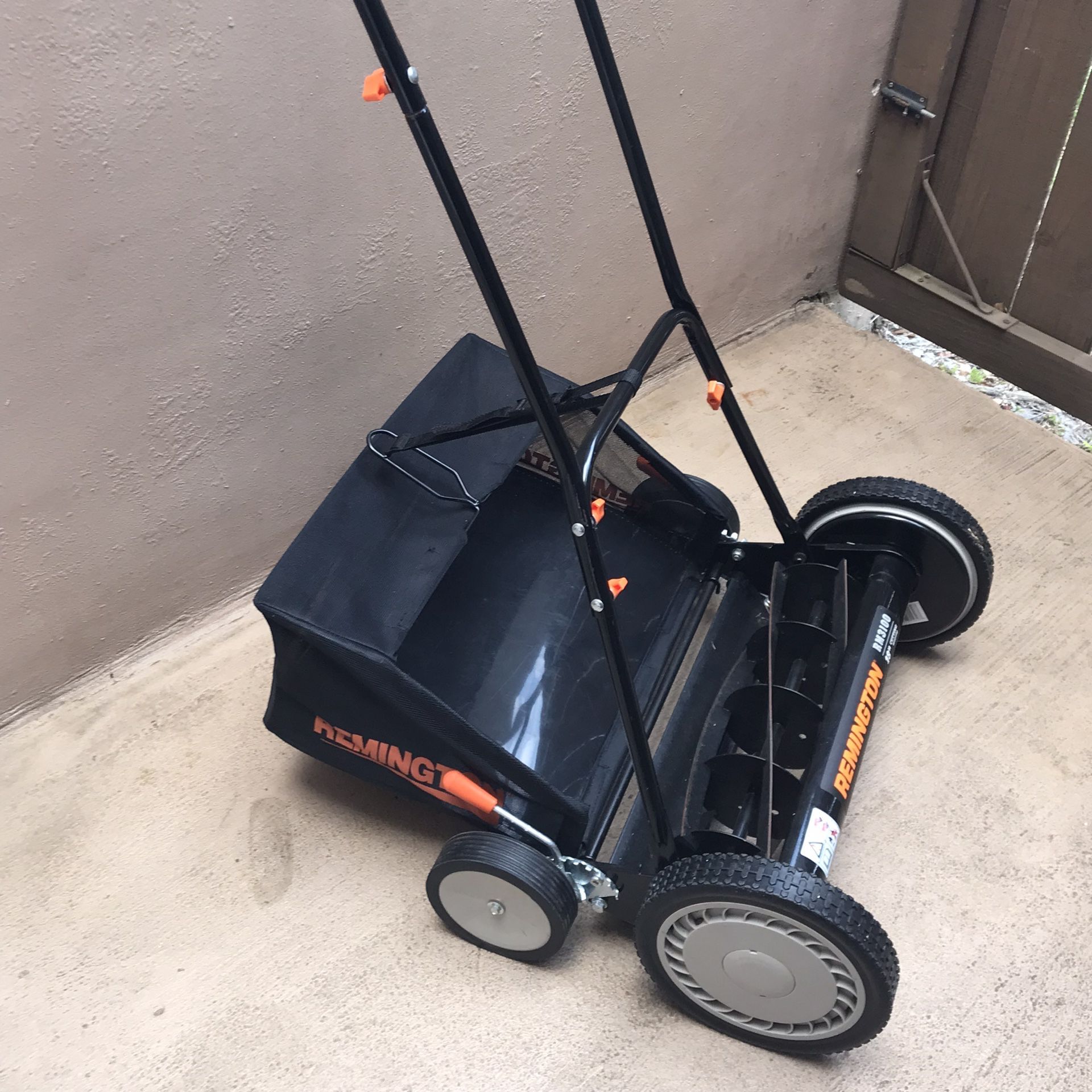 Remington RM 3100  Manual Lawn Mower & Bag