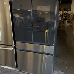 Samsung Bespoke French Door - Family Hub Refrigerator In Charcoal Glass