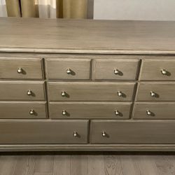 Beautiful 8 Drawer Dresser