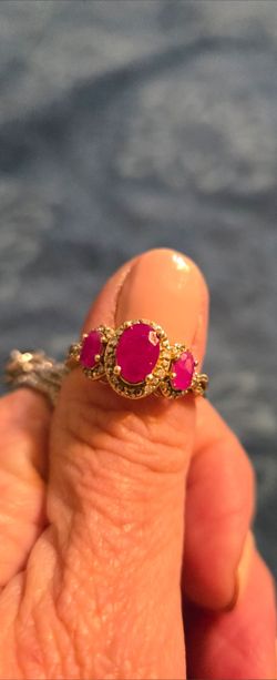 Yellow gold natural diamond natural rubie