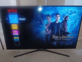 Selling this 59 inch Samsung smart tv