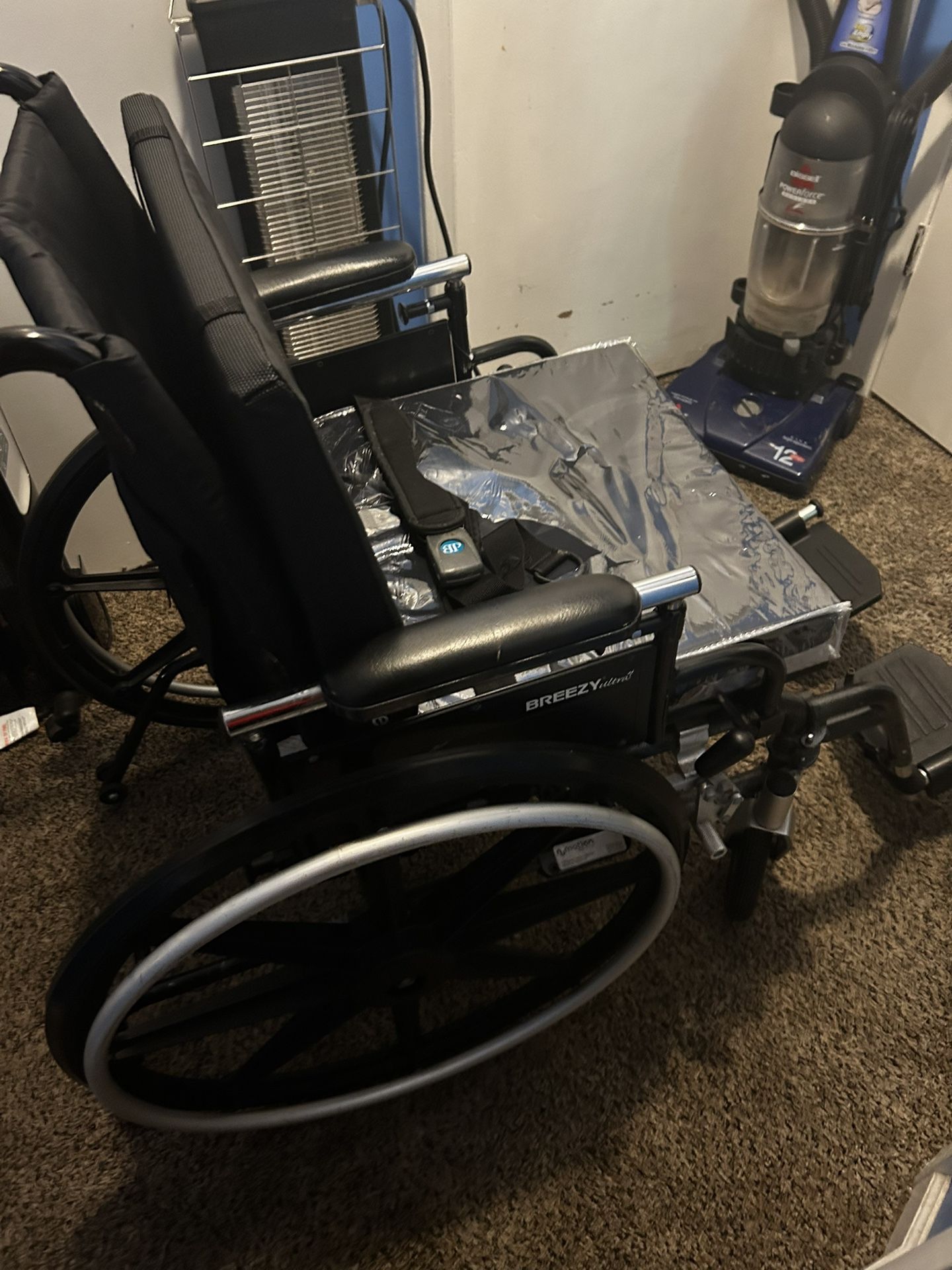 Wheelchair- Sunrise Medical Breezy Ultra 4 ( 18”x18” ) Wheelchair W/ Quick Release Axles + Seat Cushion+ Back Cushion 