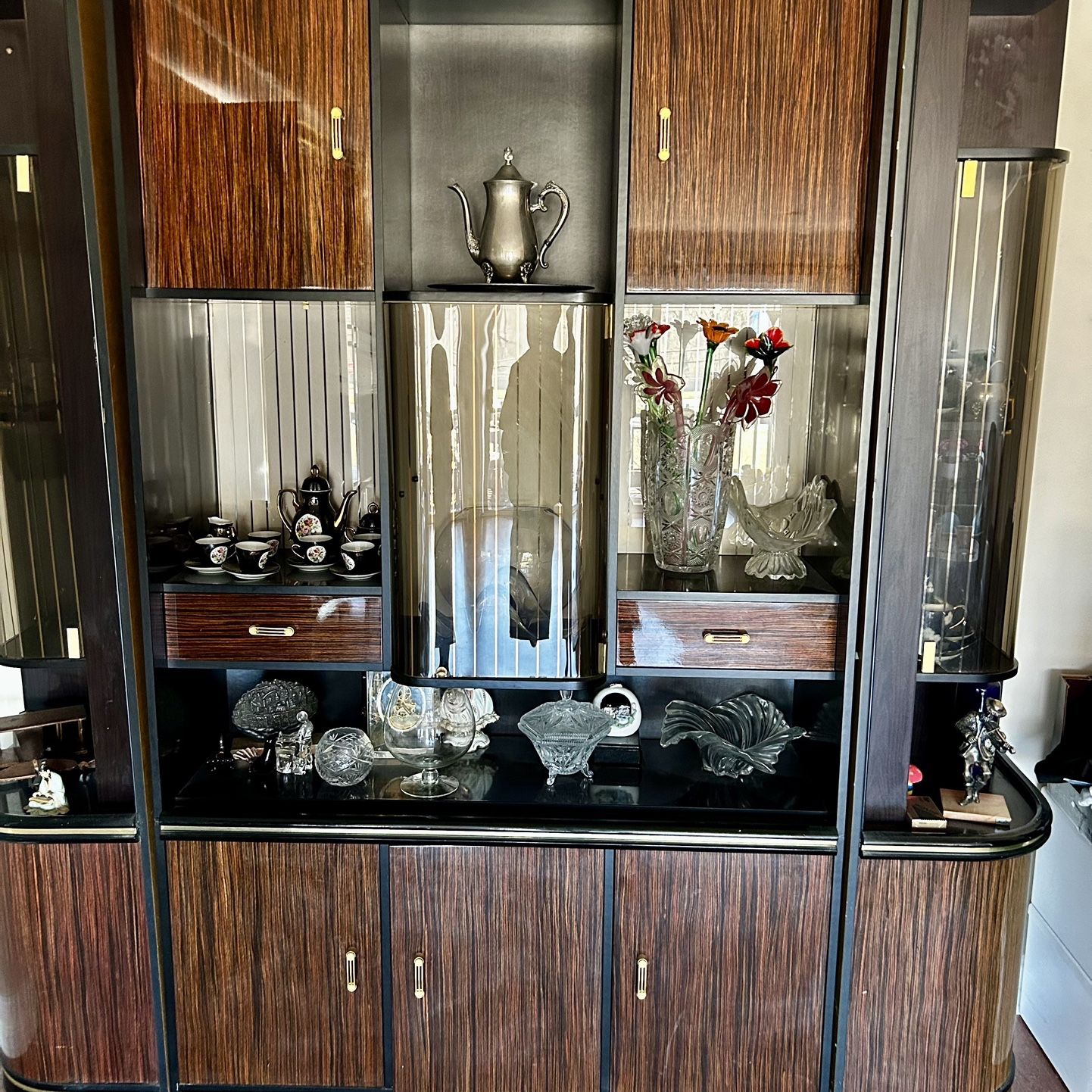Classic Curio Cabinet 