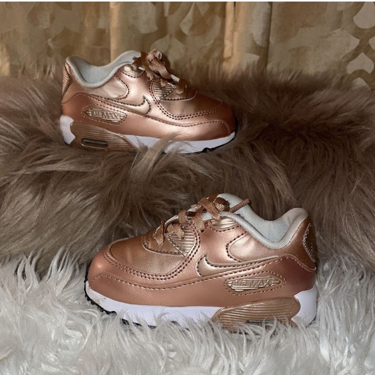 Nike Rose Gold 6T