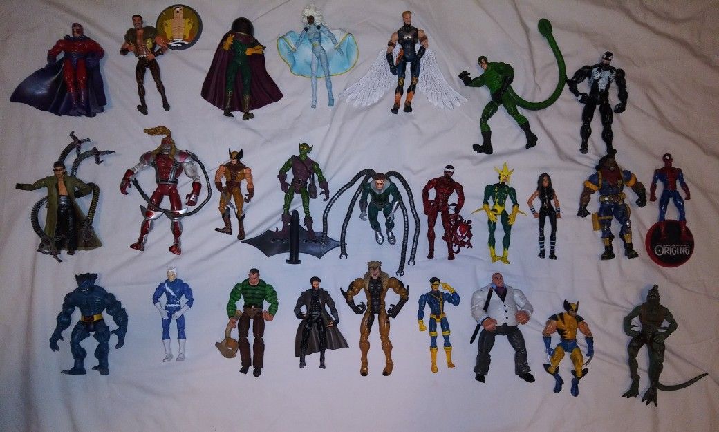 Vintage Marvel Legends Action Figure Collection (2)