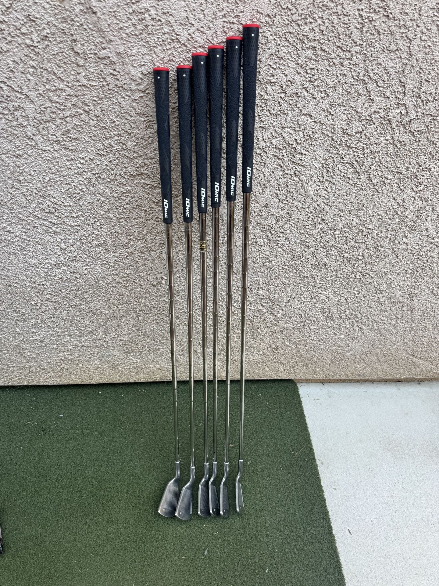 Dunlop Solutions Irons (4-9), 2 Wood And Putter - 8 Clubs