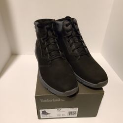New in box Timberland Boltero Sneaker Boot Black Full Grain Size Junior 6.5. Women 9. Men 6.5. European 39.5