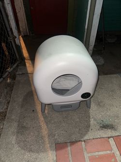 Cat litter box