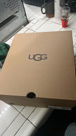 Uggs w classic ultra mini platform size 8