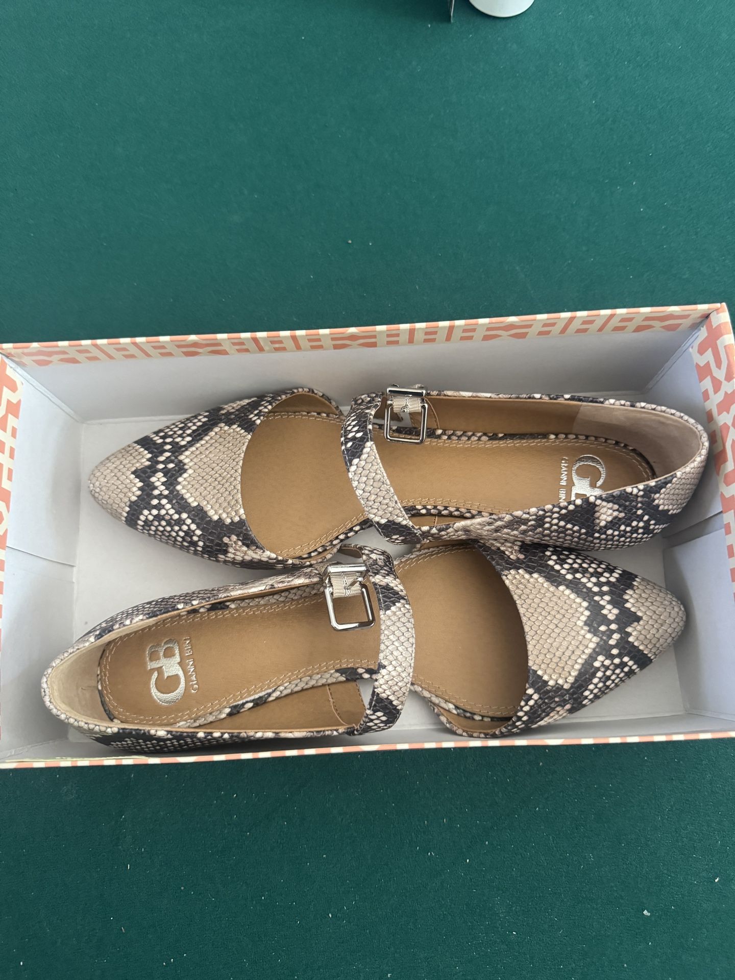 Gianni Bini LUV 2KNOW Snakeskin Flats Size 10M Pointed Toe Mary Jane Style