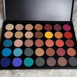 Paletts And Sets Of Brushes 