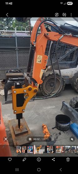 Mini Excavator With Hydrolic Breaker And  2 Buckets 