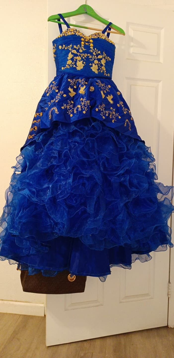 Vestido Sais 8 Tiene Corset Limpio Con Una Sola Puesta