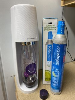 Soda Stream White w/NEW CO2 cartridge 