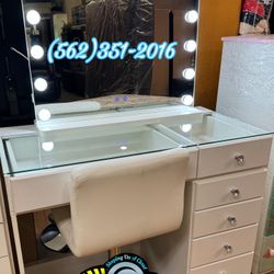 Vanity With Chair 