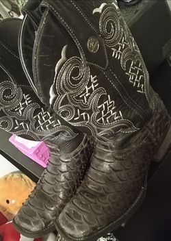 Cowboy boots/crafted from imitation python,Brand (Chaparral)size 8.5