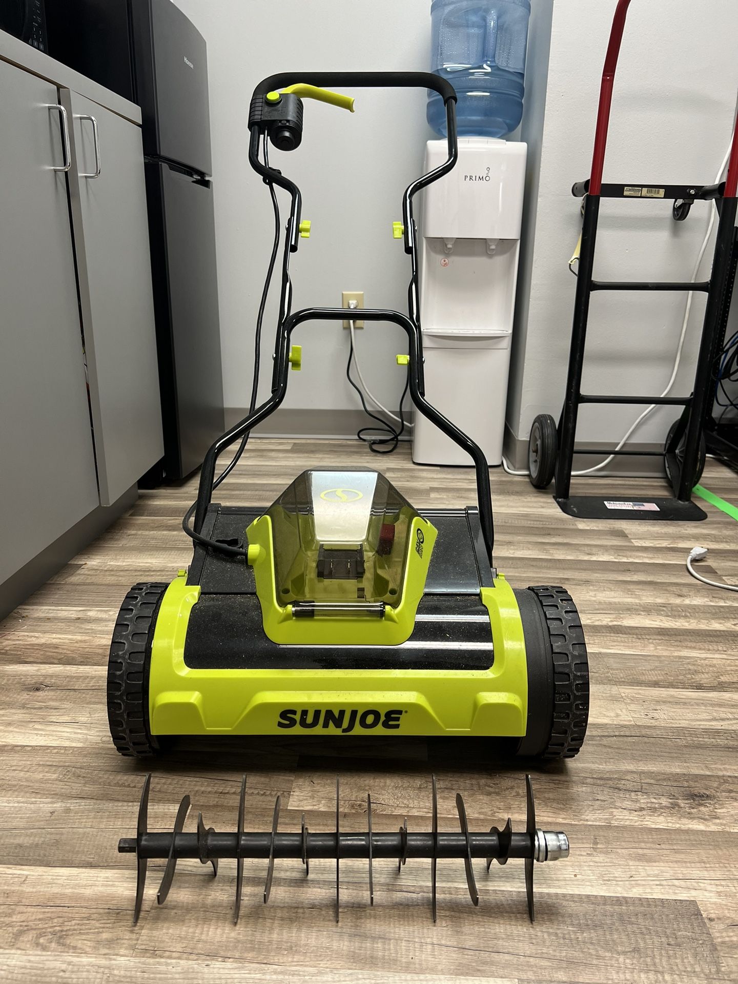 Sun Joe 24V-CRLM15-CT 24-Volt IONMAX Cordless Push Reel Mower