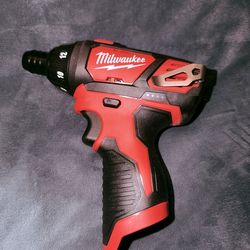 Milwaukee M12 12V Lithium-Ion Cordless 1/4 in. Hex Screwdriver (Tool-Only)