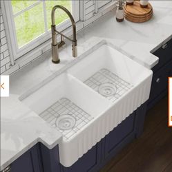 33 in Farmhouse sink