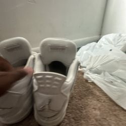 Air Jordan 4 Retro "Pure Mone
