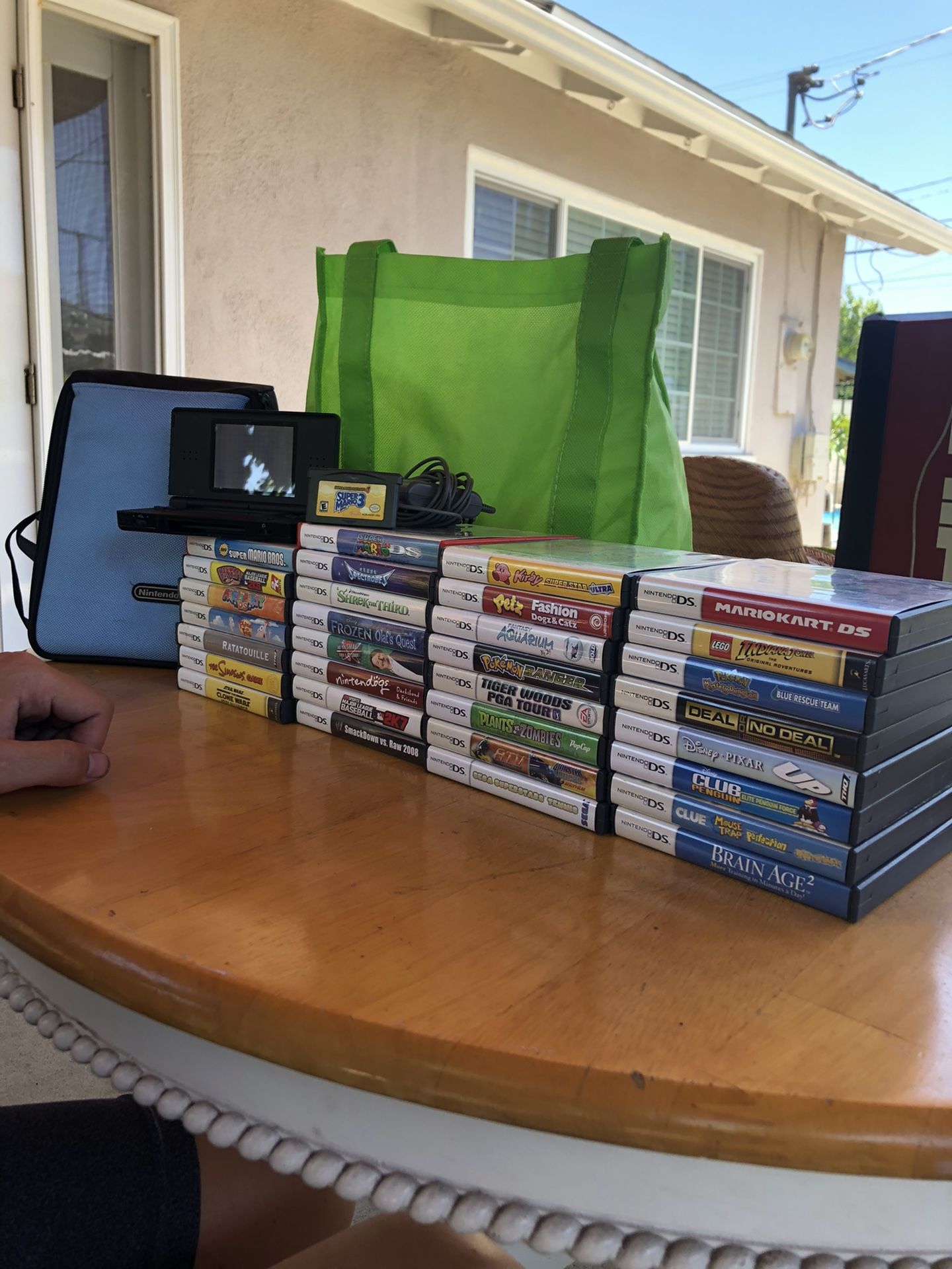 DS-Nintendo DS+ Games + Case + Charger