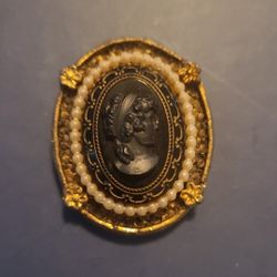 Vinatge Cameo Brooch