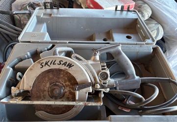 Skilsaw Professional Model 77 Circular Saw 7 1/4" Worm Drive. 13 Amps Made USA