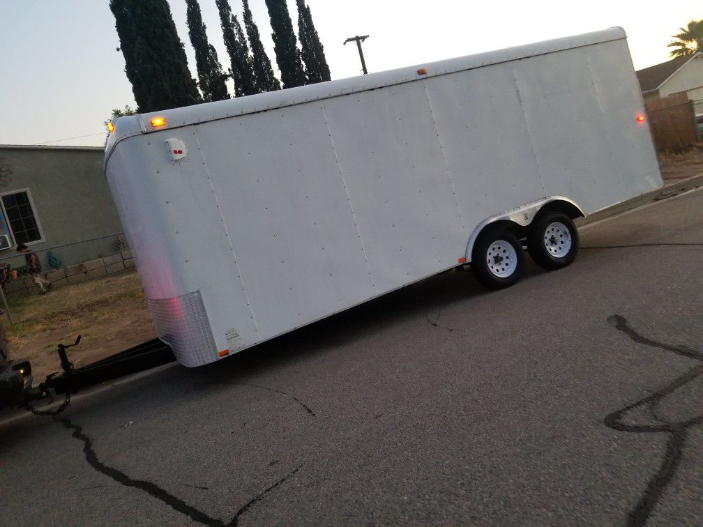 8'6" x 20 x6'5" interstate Enclosed trailer