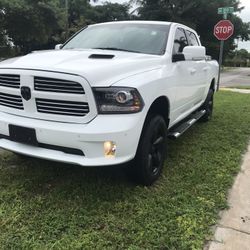 2016 RAM 1500 SPORT