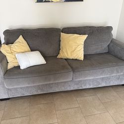 SOFA SLEEPER FOR SALE. GREAT CONDITION LIKE NEW