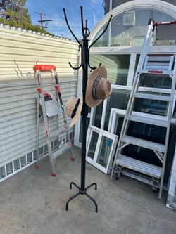 Coat rack  Like new  Pick up Sun valley ca 91352 Cash only