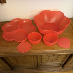 Tupperware Flower Serving Set with Dividers and Containers