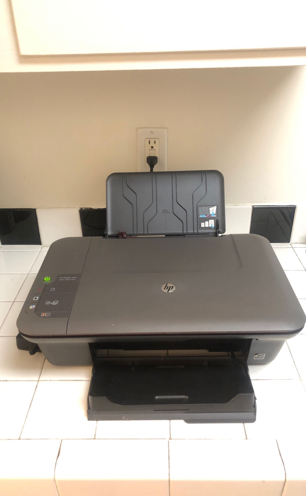 HP Deskjet 1051 Print Scan Copy - Tri Color Ink