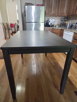 Kitchen/ Dining Room Table & Chairs