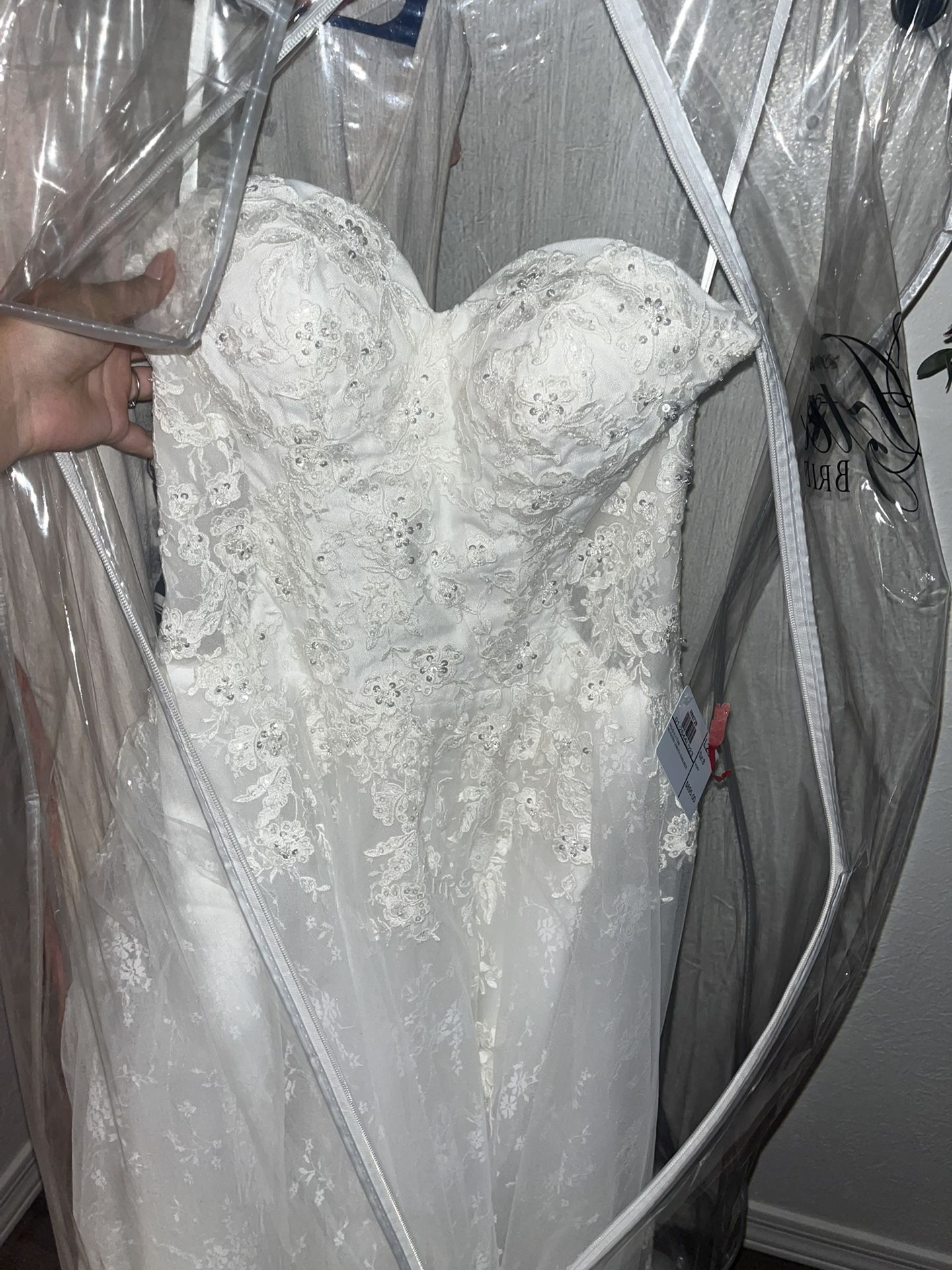 Size 8 wedding dress brand new
