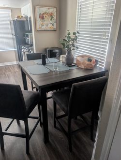 Dining table and 4 chairs