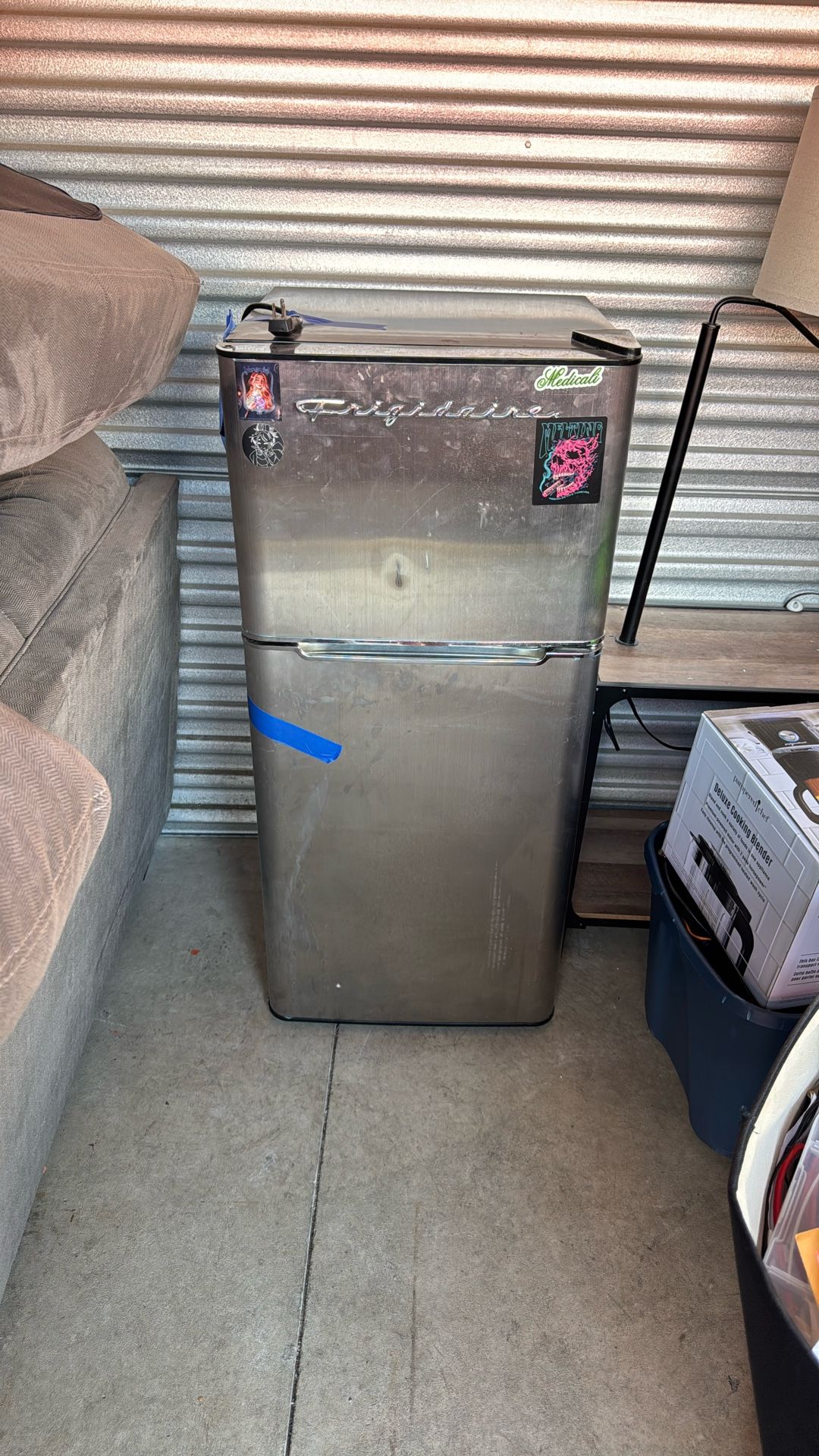 Mini fridge