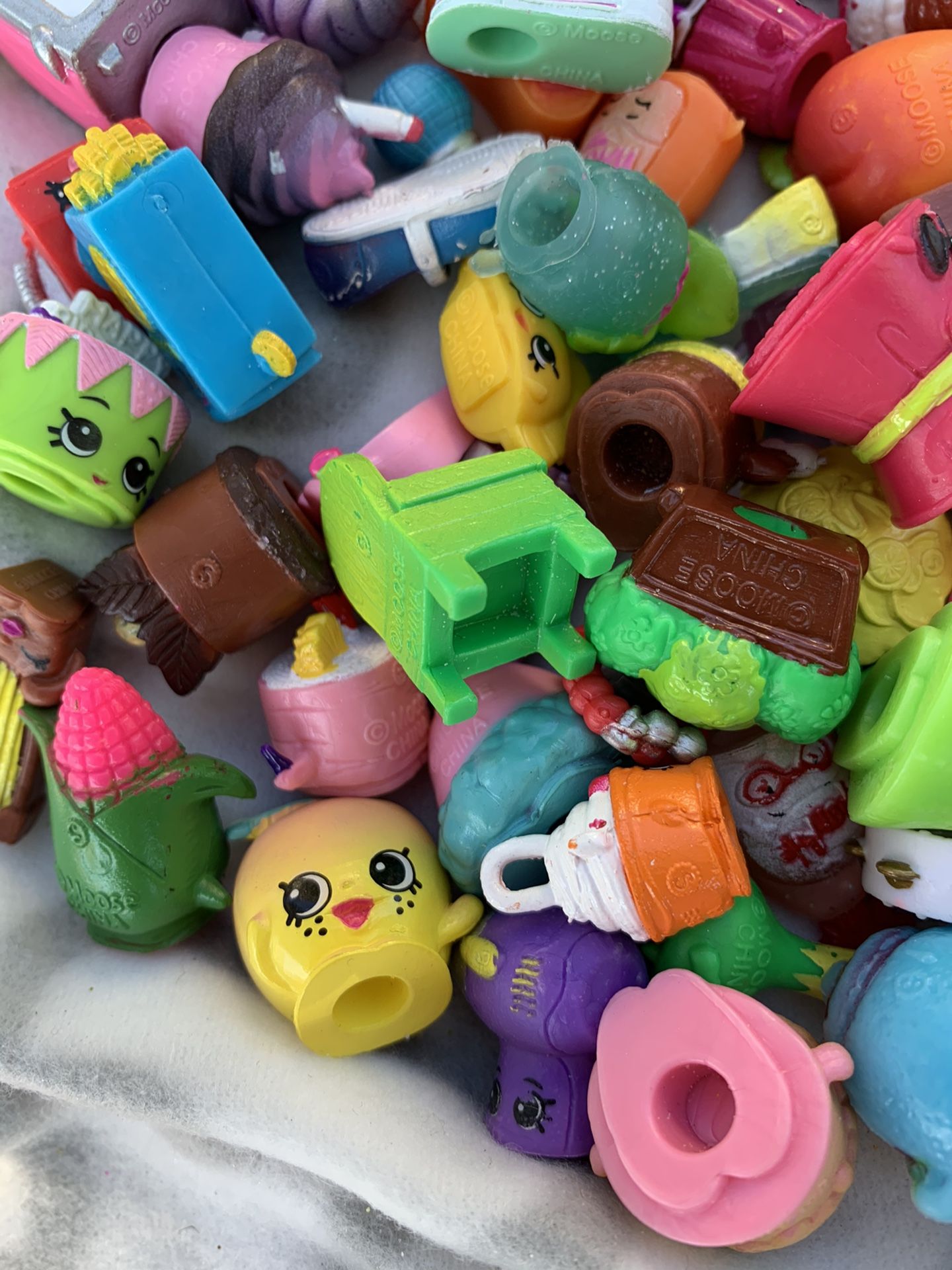 HUGE SHOPKINS BUNDLE !!!!! Dozens original Look for details