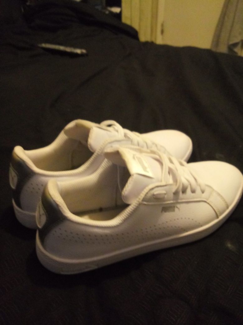 Womens pumas size 8